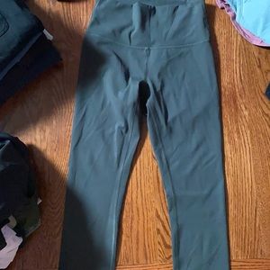 Wunder under lululemon 21 cropped leggings